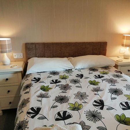 Lion Hotel Llanbister Habitación foto
