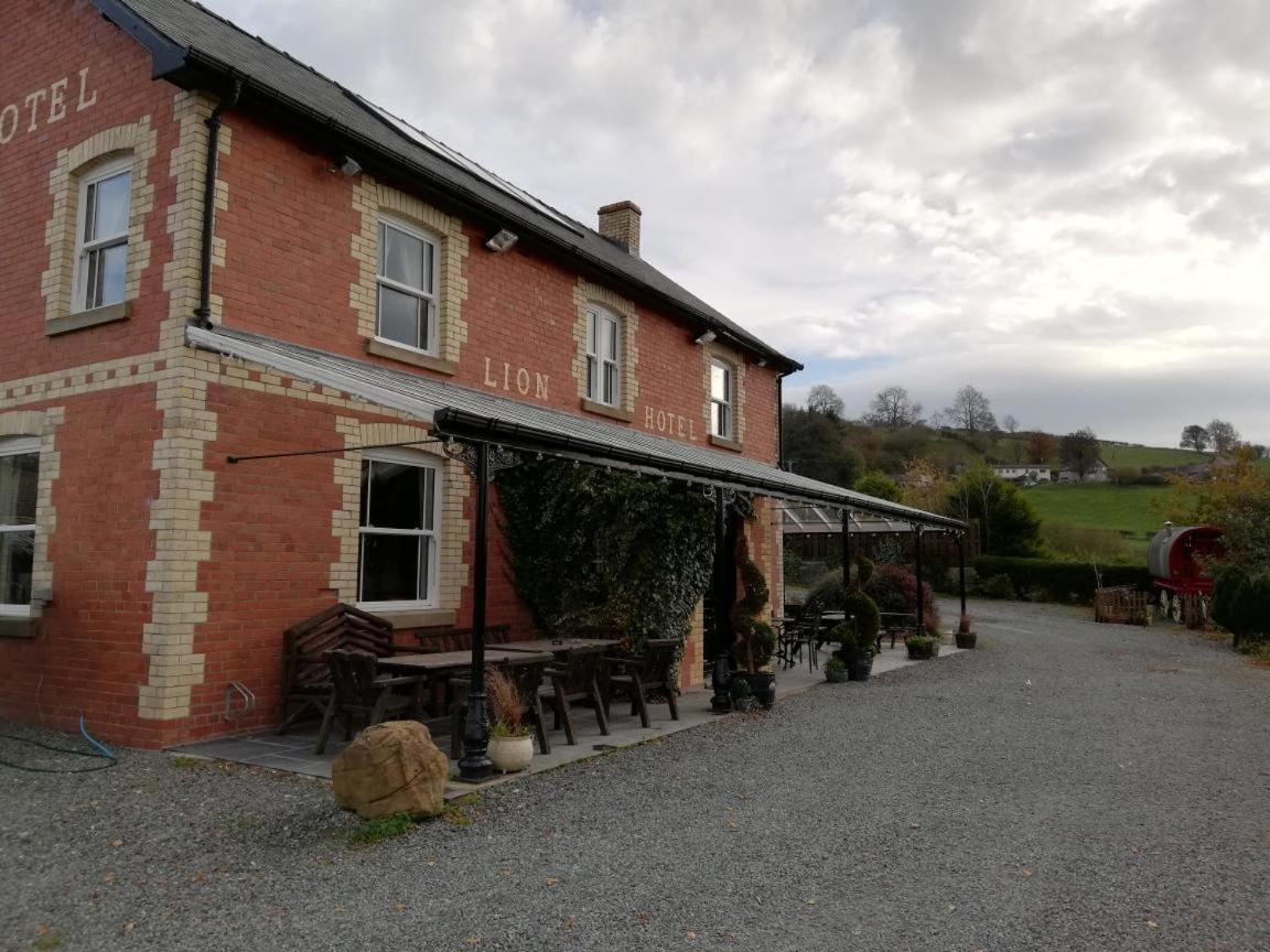 Lion Hotel Llanbister Exterior foto